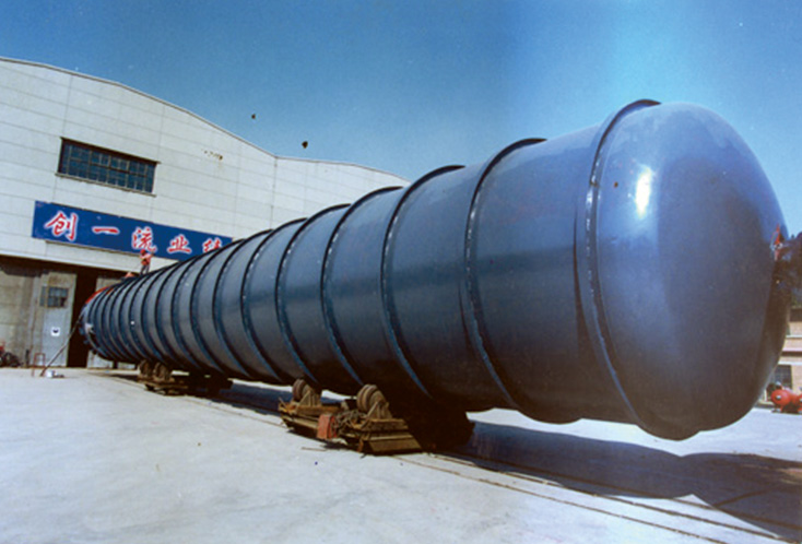 1999年8月齊魯石化煉油廠精餾塔